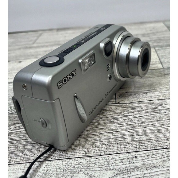 ~SONY~ Cyber Shot DSC-P72 3.2MP Digital Camera Vintage*TESTED* Great Shape - Picture 11 of 16